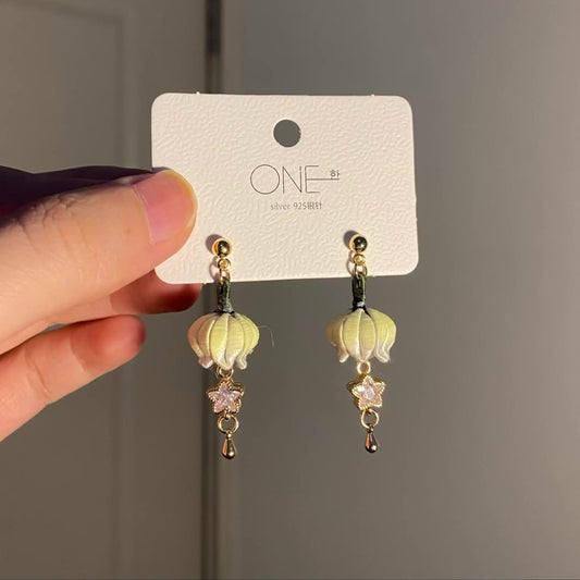 3D thread-wrapped flower earrings made with traditional Chanhua techniques and sparkling star accents.