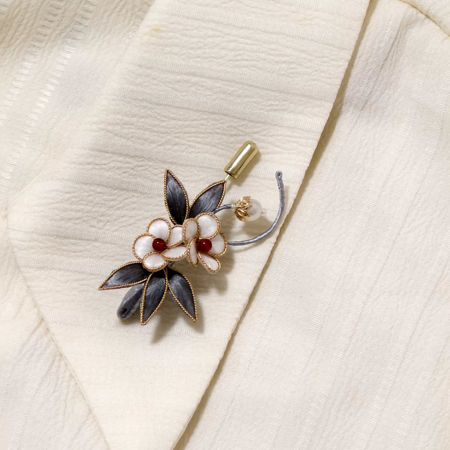 Handmade Ronghua White Blossom Brooch - Luxury Silk Floral Pin & Versatile Accessory