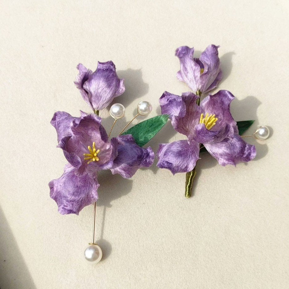 Spilla Iris Ronghua Fatta a Mano - Spilla da Balia Artigianale Floreale in Seta