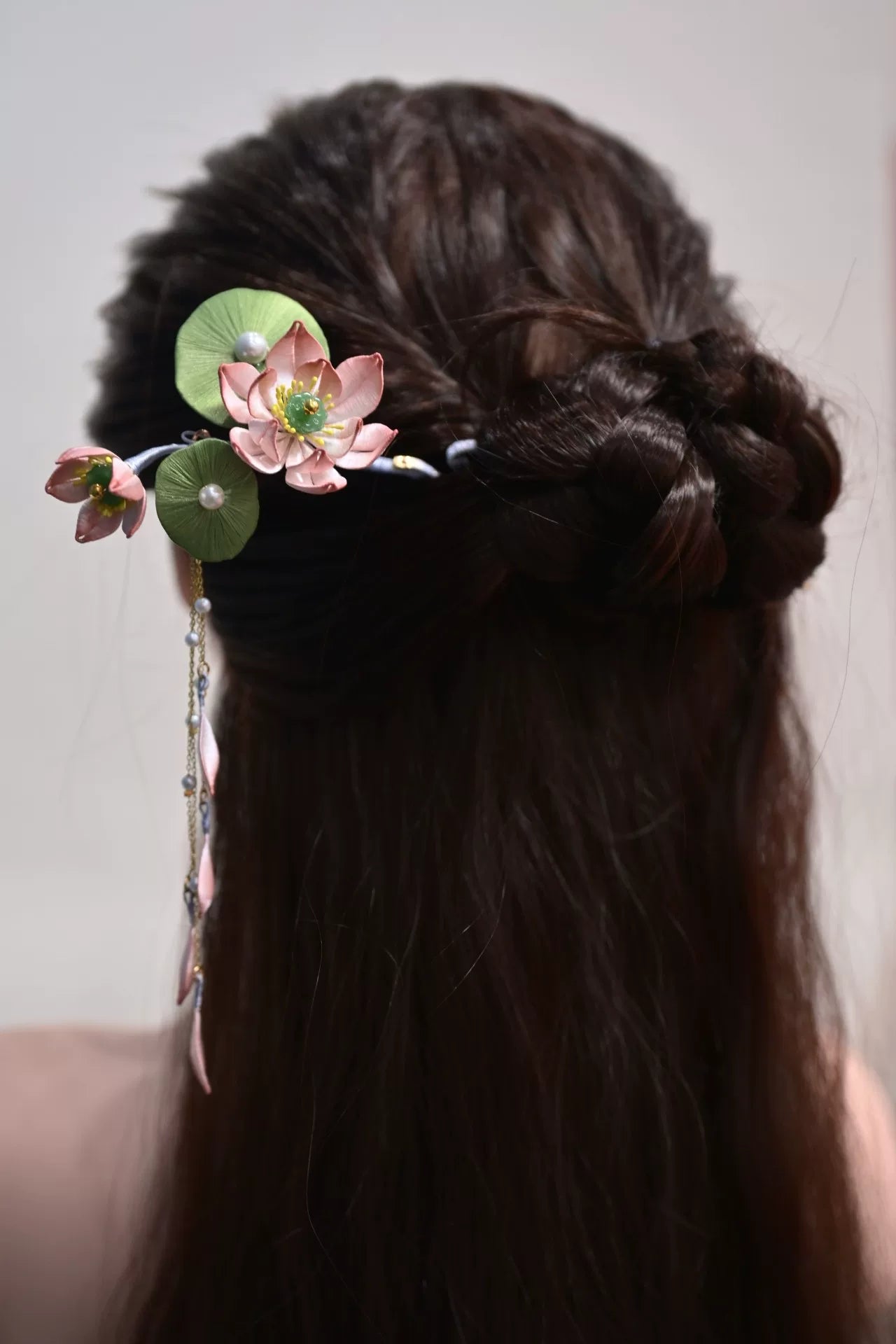 Handmade chanhua lotus hairpin on dark - haired model with pendants-2