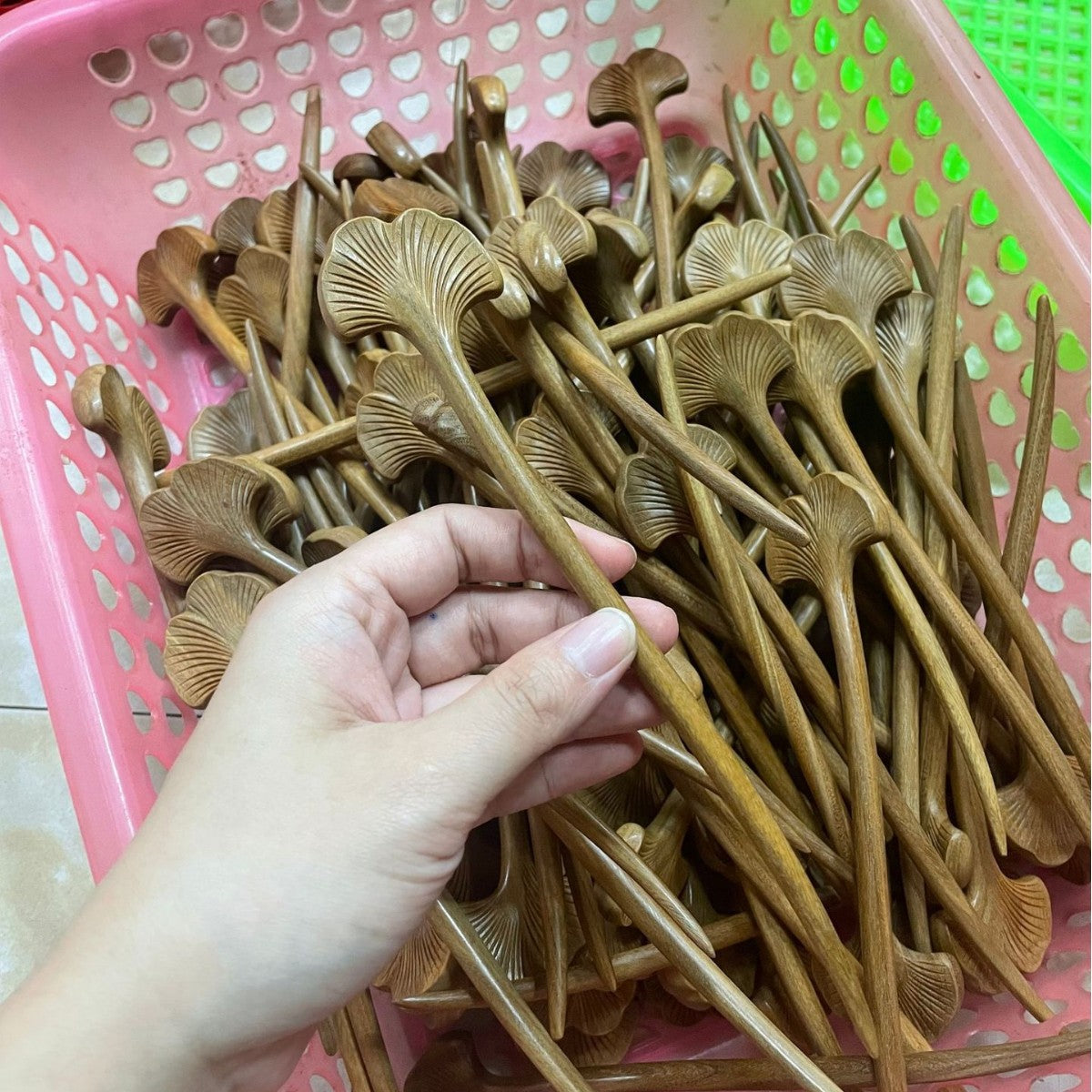 PF145 - 20cm Green Sandalwood Hair Sticks - Wholesale