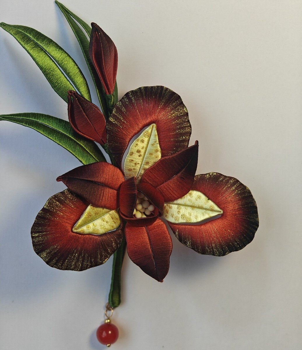 Handmade Thread-Wrapped Iris Brooch - Artisanal Chanhua Floral Pin