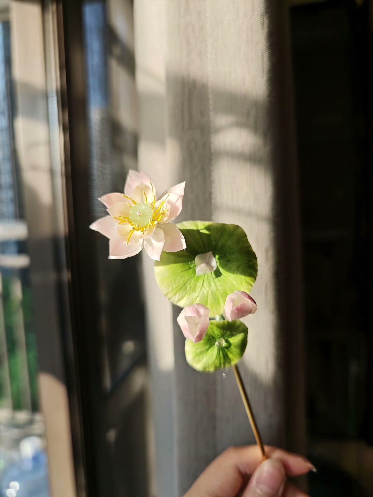 Handmade Ronghua Lotus Hairpin - Lifelike Botanical Hair Accessory