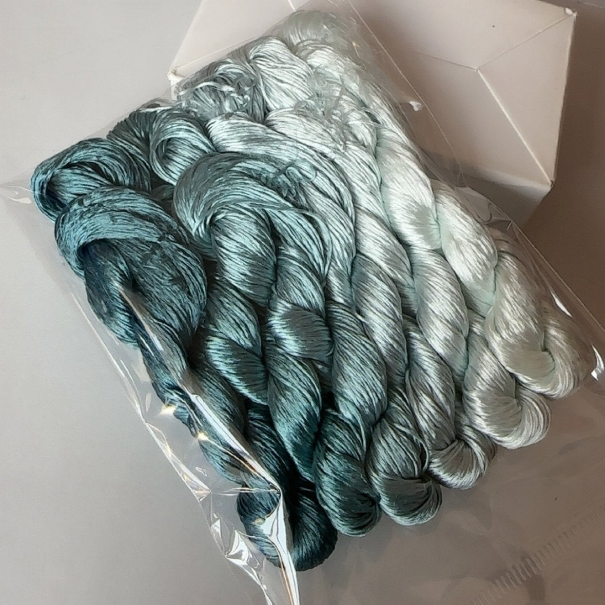 80m Suzhou Embroidery Untwisted Mulberry Silk Thread(#125迷踪绿 80m*6) - Ronghua Threads