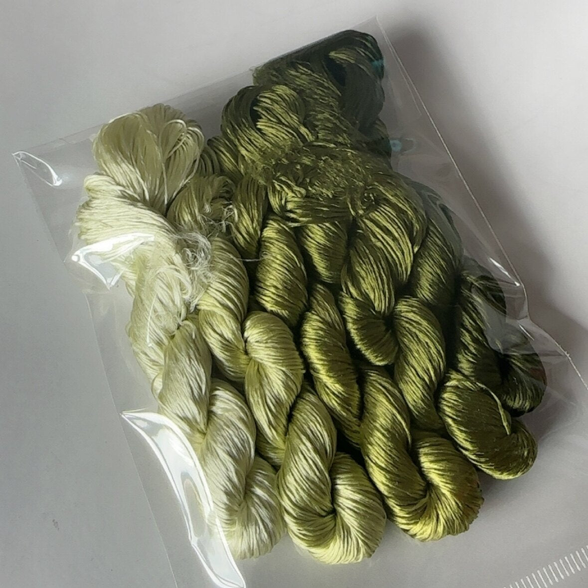 Filo di seta di gelso non ritorto per ricamo Suzhou da 80 m (#77 80m*5) - Fili Ronghua