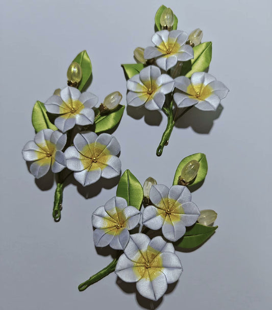Spilla artigianale Frangipani - Spilla in seta (Chanhua)