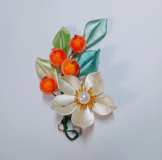 Spilla fatta a mano bacche e fiori - Spilla di seta (Chanhua)