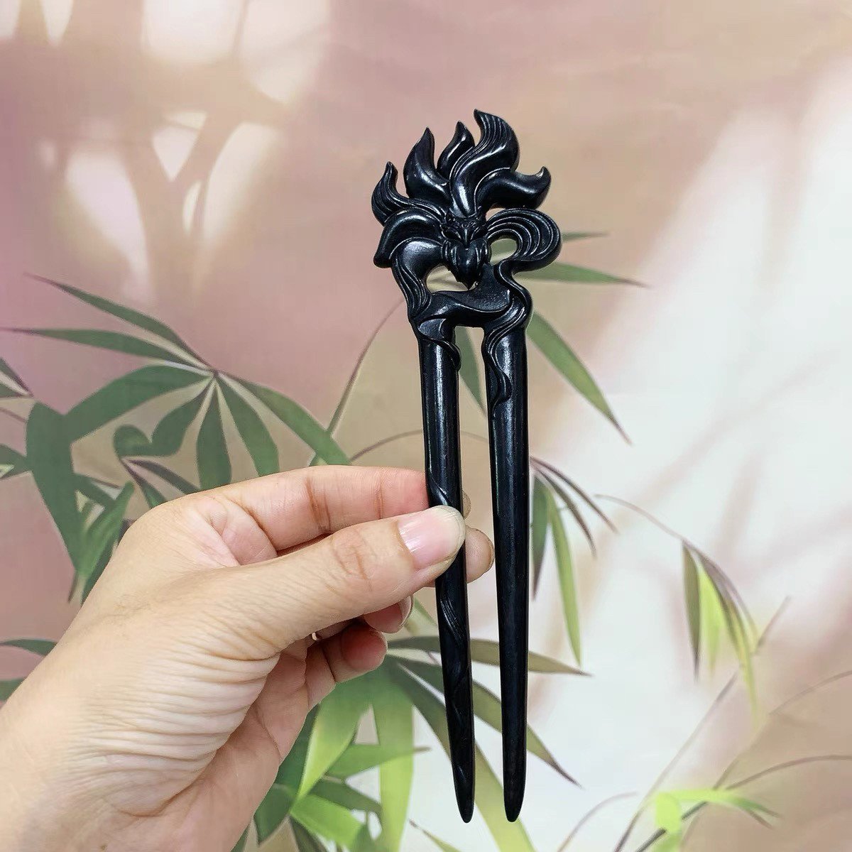 Ensemble de bâtonnets à cheveux en bois naturel - Épingle à cheveux renard à neuf queues en forme de U de 17 cm (九尾狐凤九)