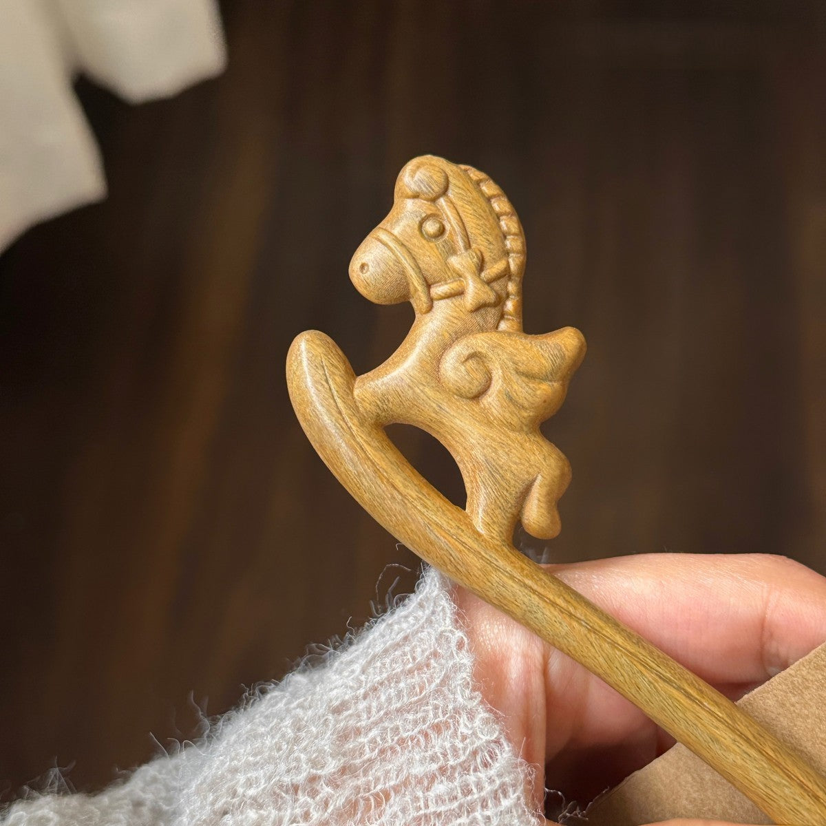 Pique à cheveux en bois de santal vert naturel - Épingle à cheveux motif cheval à bascule #木马