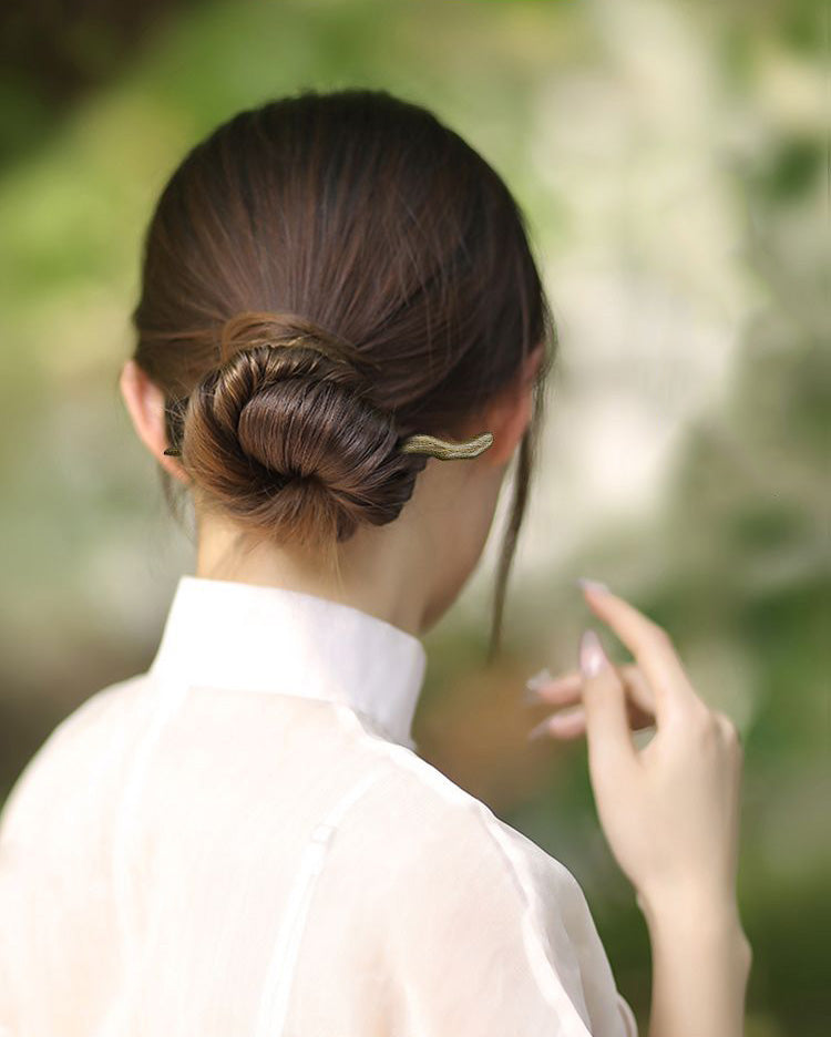 Bastoncino per capelli in sandalo verde – Forcina in legno da 15 cm per donna | Finitura naturale e profumata