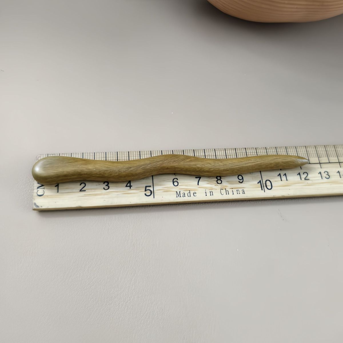 Bâtonnet à cheveux en bois de santal vert – Épingle à cheveux en bois de 13 cm pour femme | Fini parfumé naturel