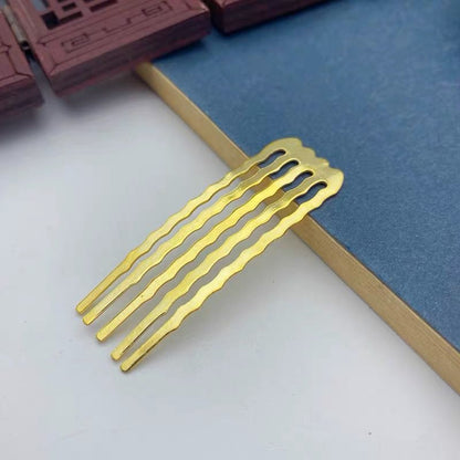 A compact 5-prong wavy hair comb finding (15x50mm), an essential supply for craft projects.