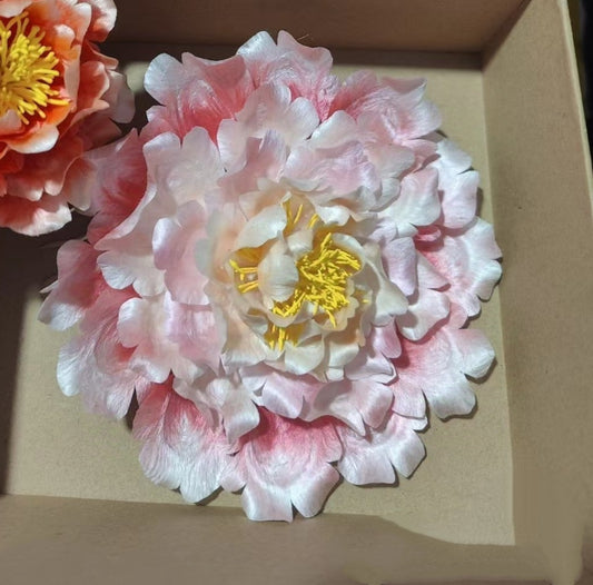Su misura 1 peonia grande e 1 crisantemo
