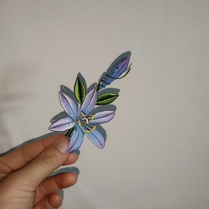Handmade Thread-Wrapped Lily and Daylily Brooch - Chanhua Floral Jewelry