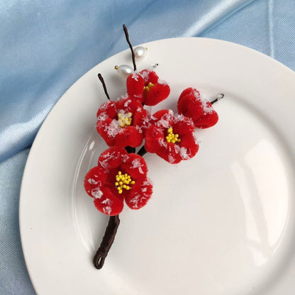 Fermaglio Ronghua Fatto a Mano con Fiori di Pruno Invernale - Accessorio Artigianale Floreale in Seta