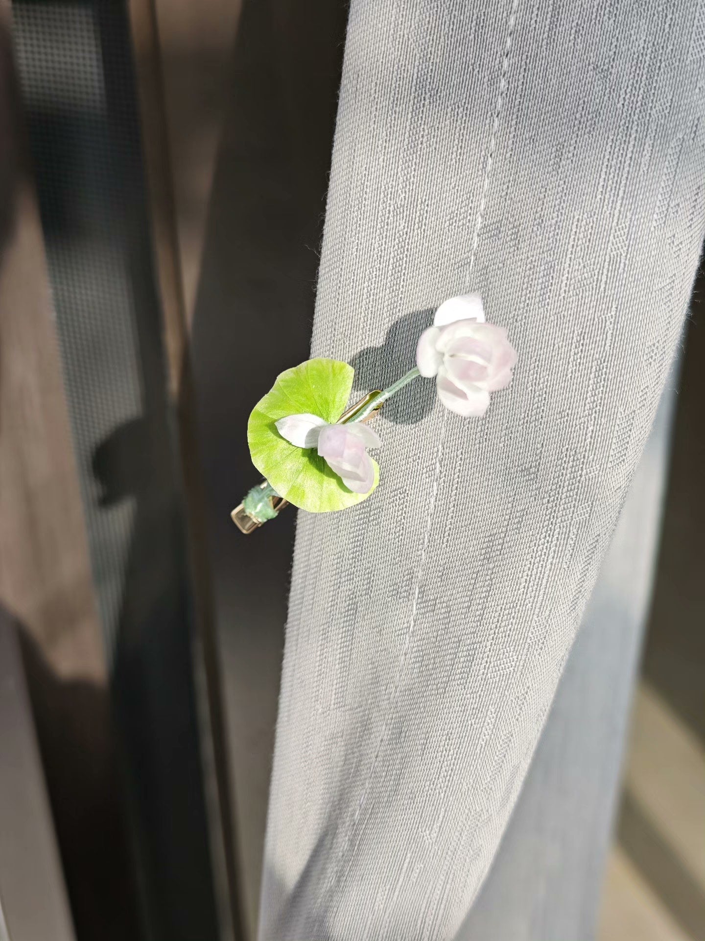 Handmade Ronghua Flower and Lotus Leaf Hairpin - Lifelike Botanical Hair Accessory