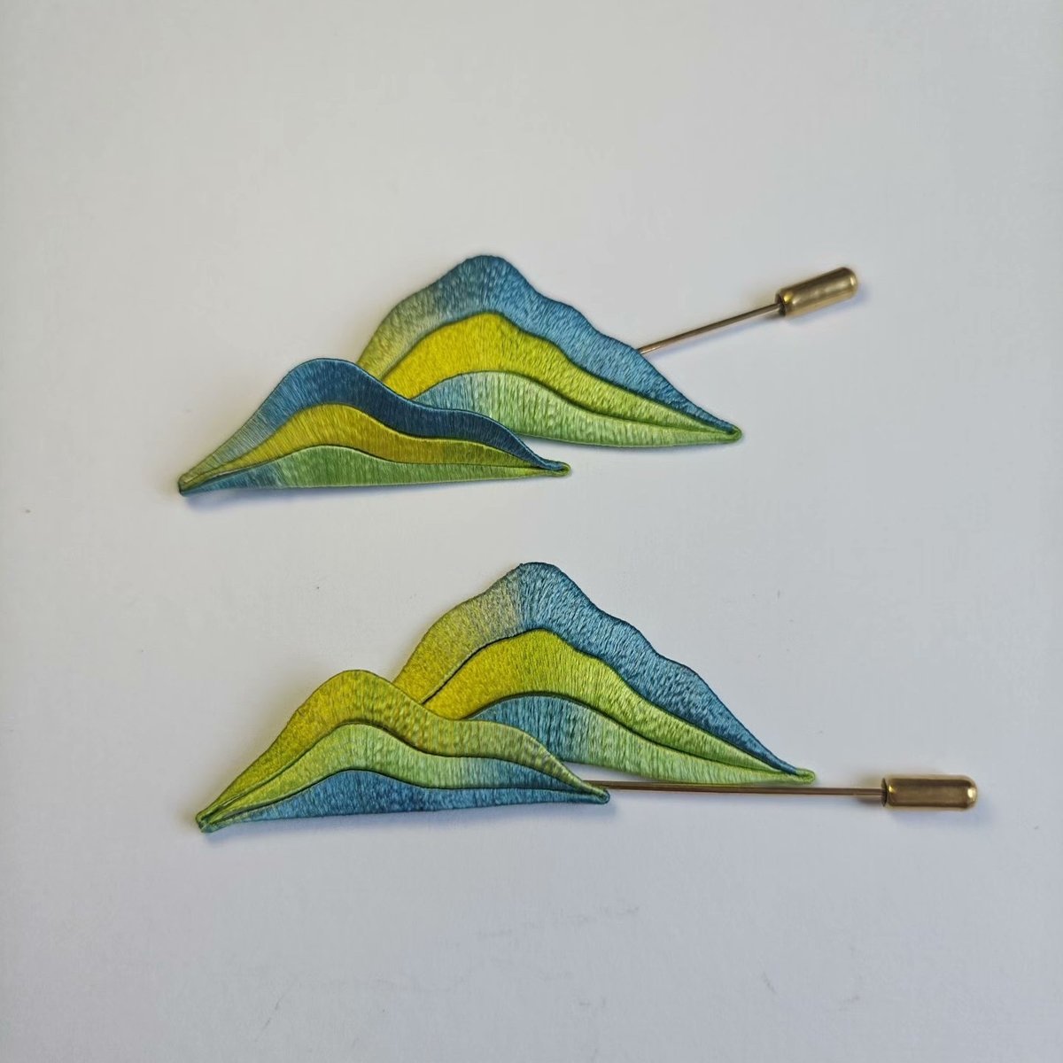 Handmade Thread-Wrapped Mountain Landscape Brooch - Artisanal Chanhua "Endless Rivers and Mountains" Pin