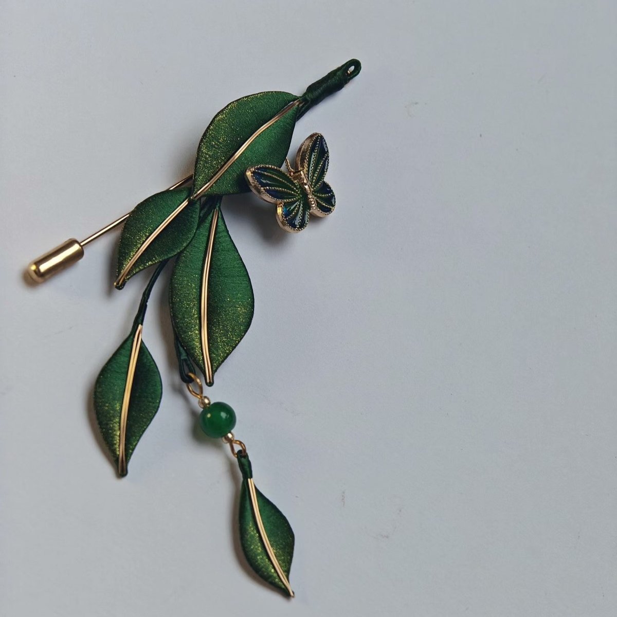 Handmade Thread-Wrapped Green Leaf Brooch - Artisanal Chanhua Botanical Pin