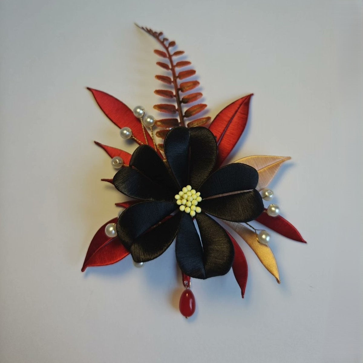 Handmade Thread-Wrapped Wedding Card Brooch - Artisanal Chanhua Traditional Floral Pin