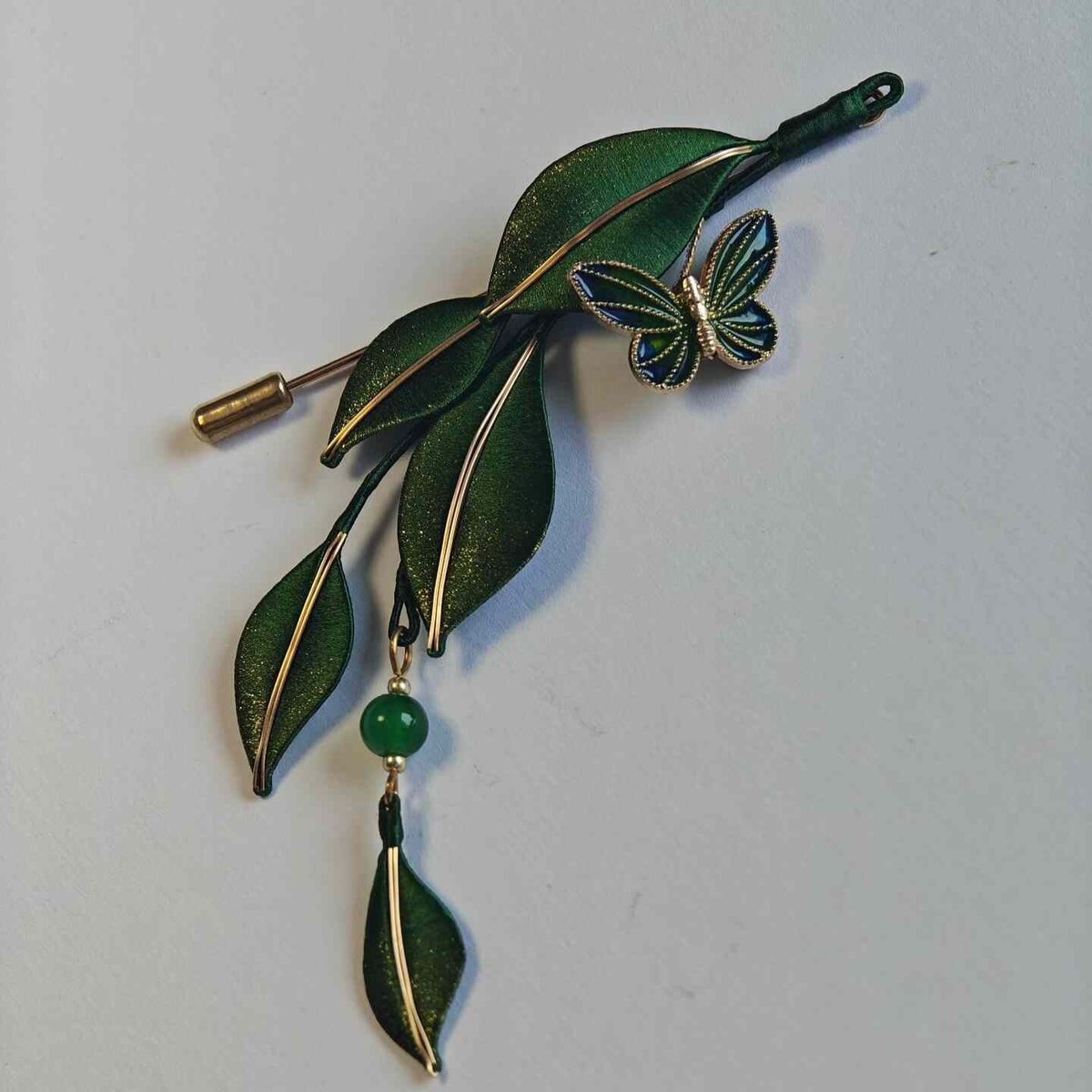 Handmade Thread-Wrapped Green Leaf Brooch - Artisanal Chanhua Botanical Pin