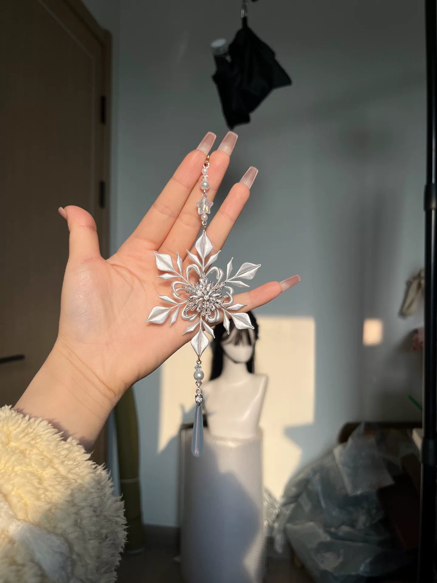 Handmade Chanhua rotatable snow - flake pendant with beads and star on a chain-4