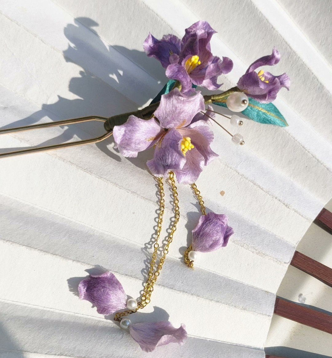 Fermaglio per Capelli fatto a mano con Iris Ronghua - Accessorio Artigianale Floreale in Seta per Capelli