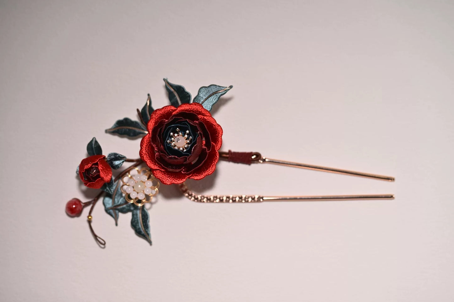 A beautiful black - red gradient peony handmade Chanhua hairpin with leaves and beads