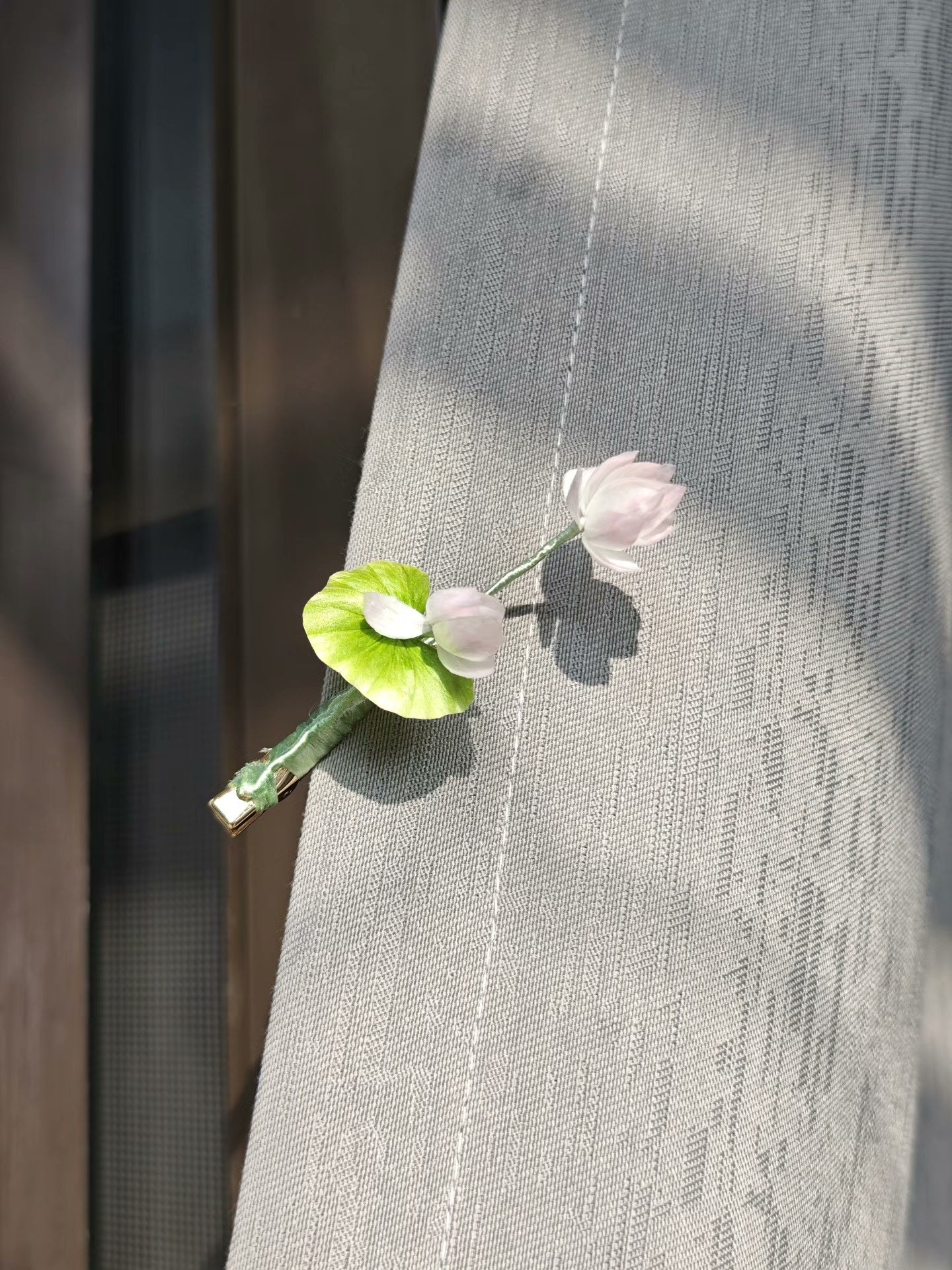 Handmade Ronghua Flower and Lotus Leaf Hairpin - Lifelike Botanical Hair Accessory