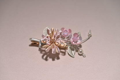 Handmade Chanhua silk small chrysanthemum hair clip with pink and beige flowers and pearls