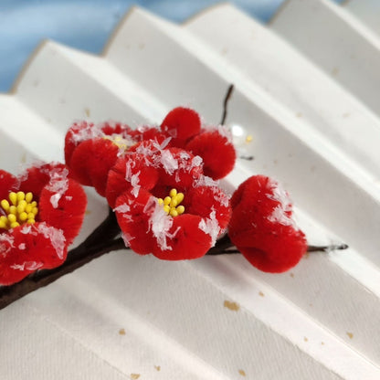 Fermaglio Ronghua Fatto a Mano con Fiori di Pruno Invernale - Accessorio Artigianale Floreale in Seta