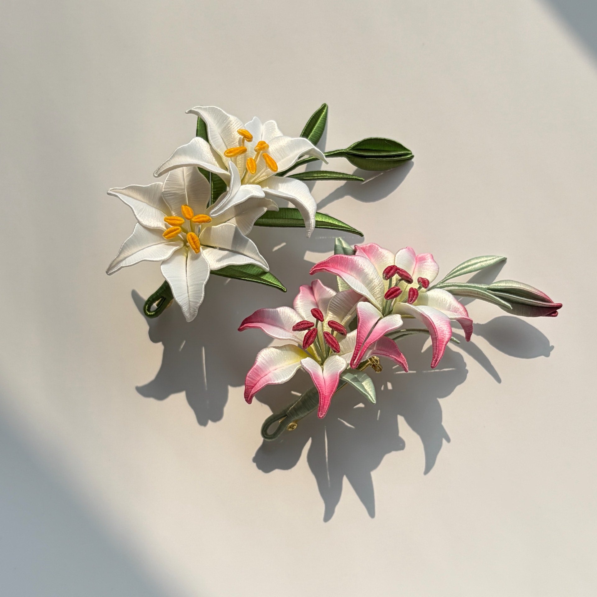 Handmade Chanhua small lily brooches with white and pink flowers and green leaves
