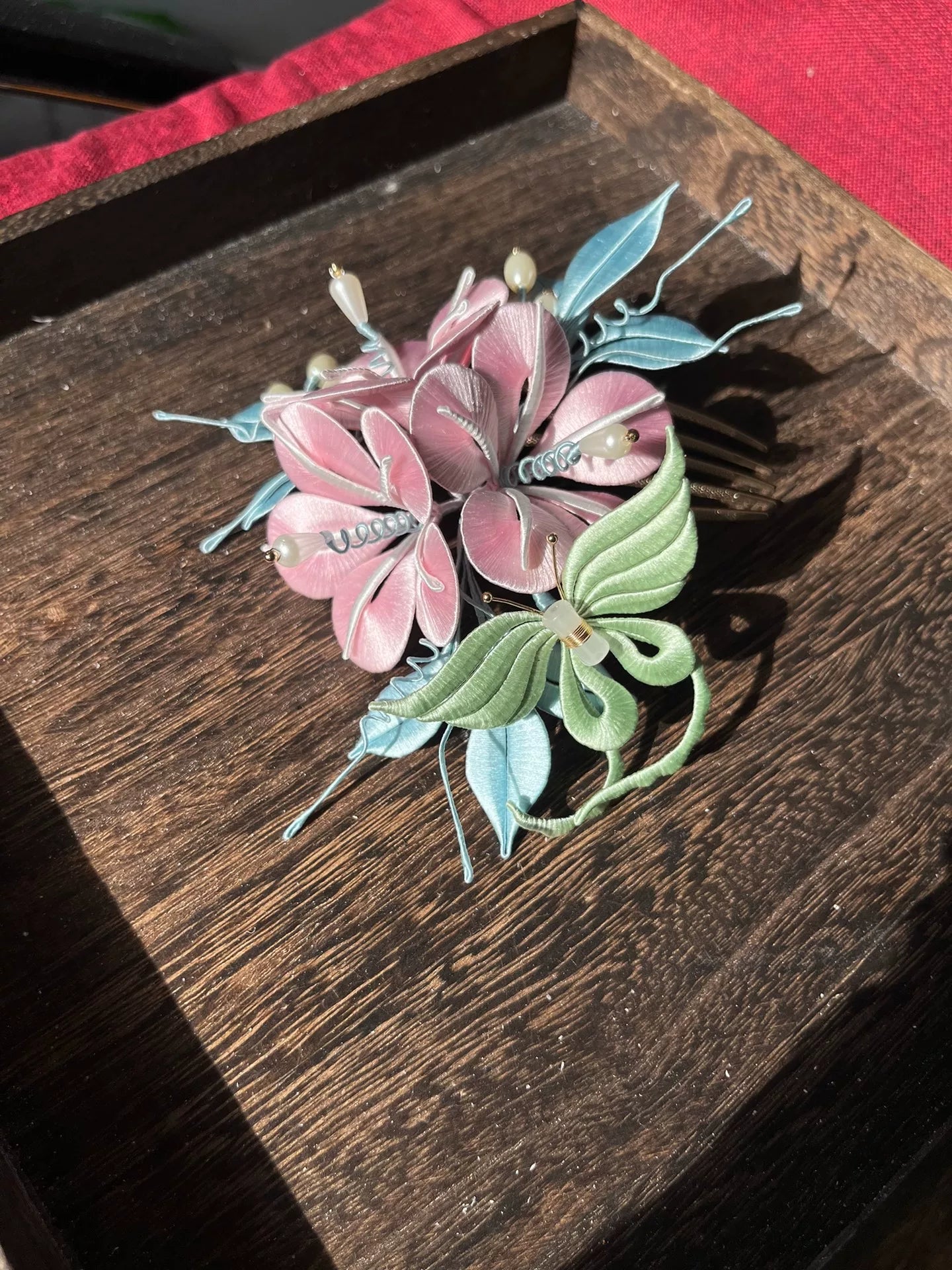 A handmade Chanhua morning glory hairpin with pink flowers and blue - green leaves on a wooden tray-2