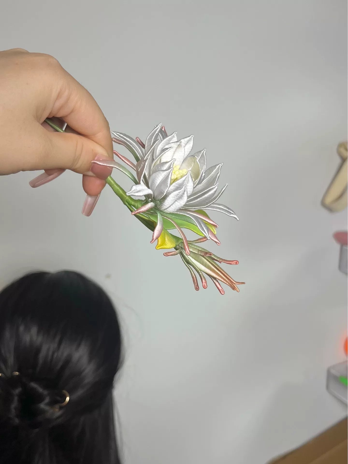 Qi Sili handmade Chanhua hairpin/clip in white-4