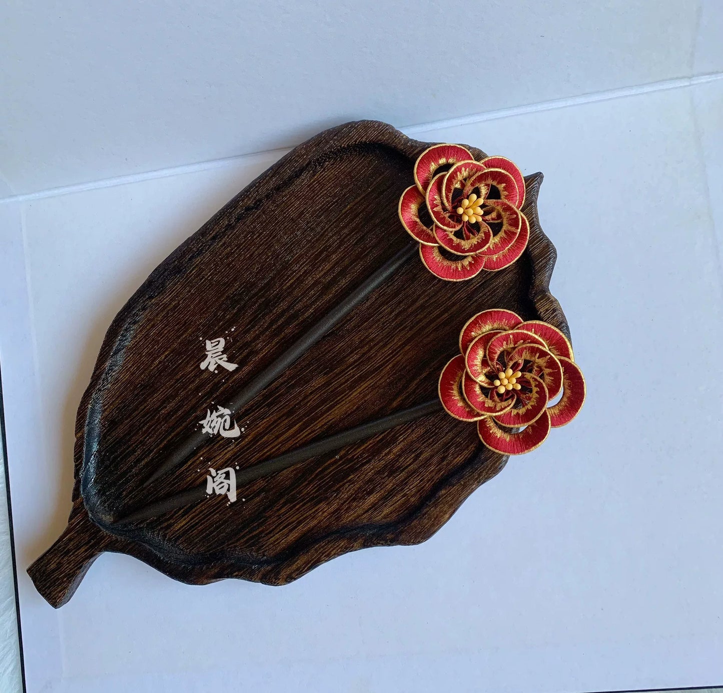PF049 - Lily Chanhua Brooch - Wholesale