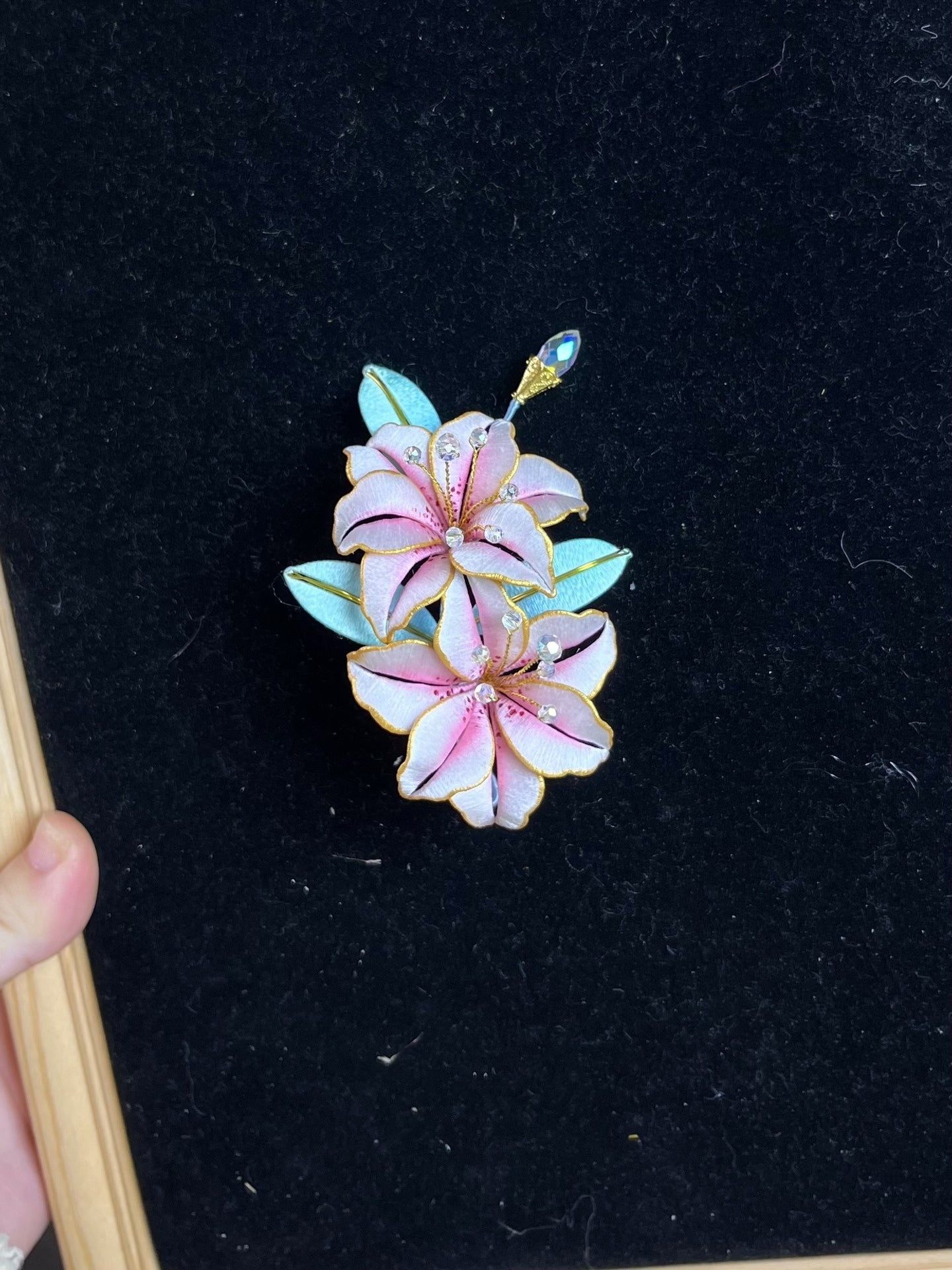 Handmade Chanhua lily - shaped hairpin with pink petals and blue leaves