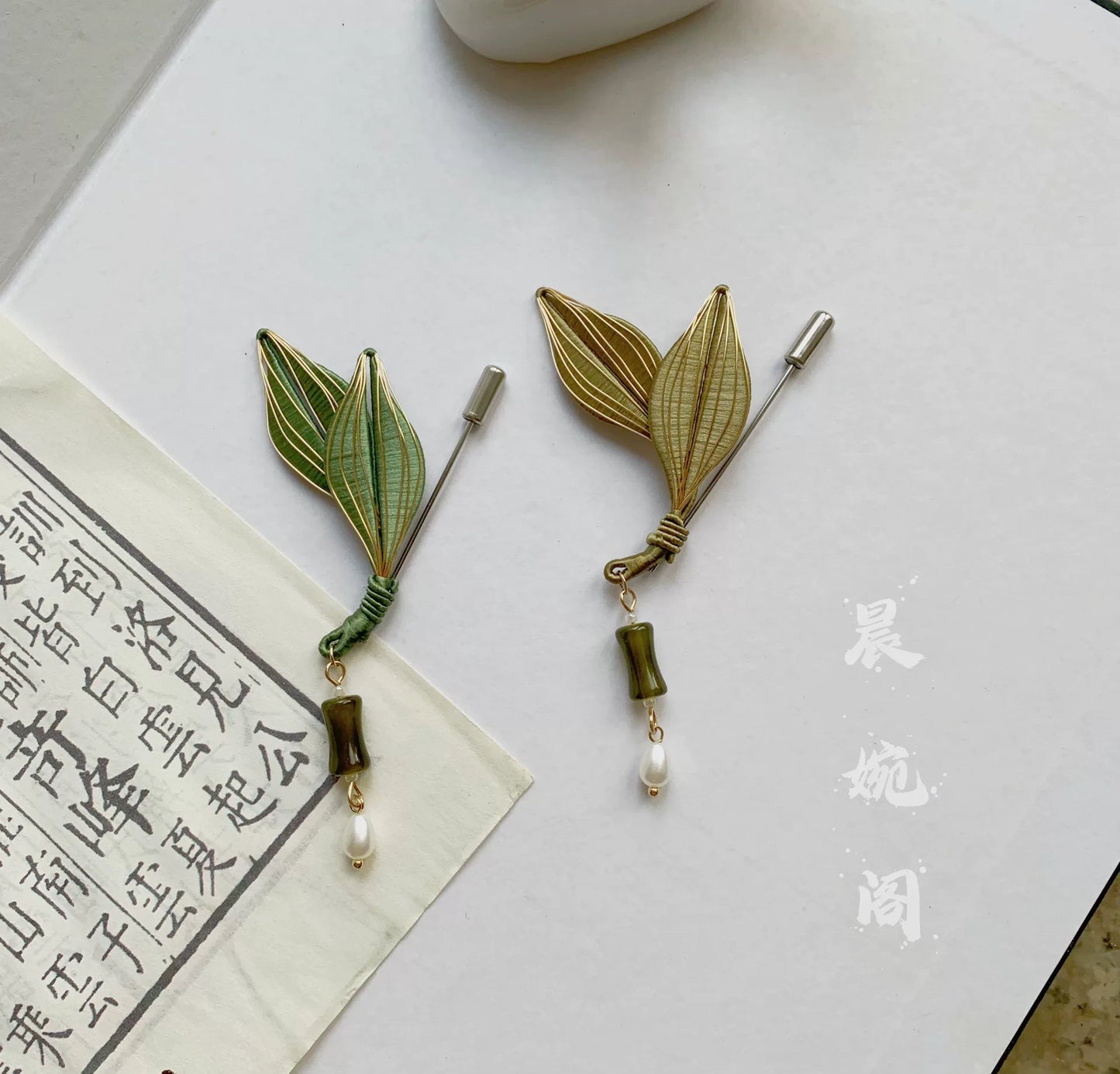 PF033 - Chanhua Brooch - Wholesale