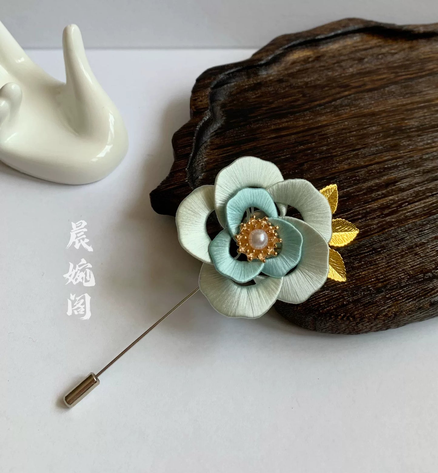 PF031 - Rose Chanhua Brooch - Wholesale