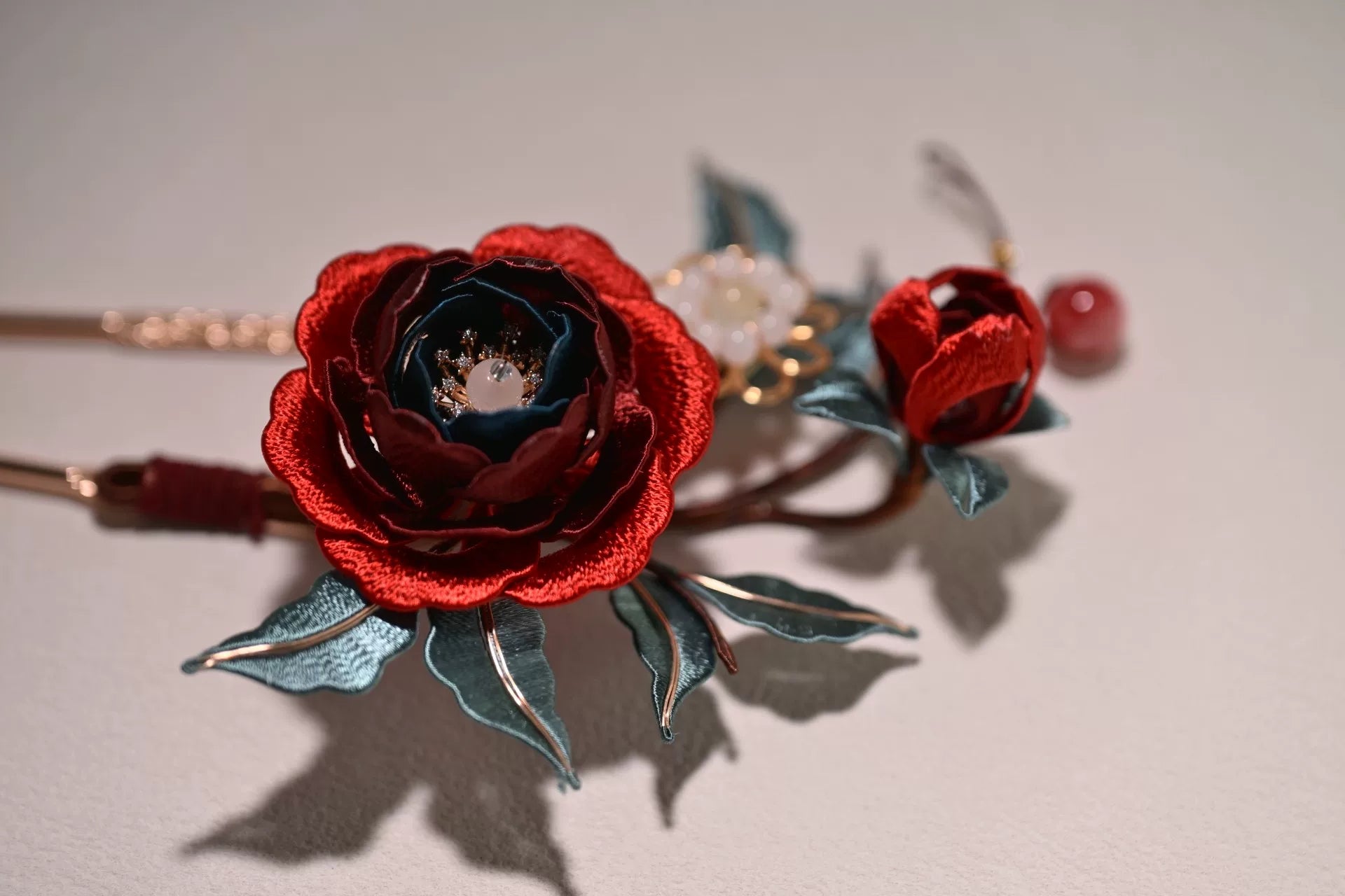 A beautiful black - red gradient peony handmade Chanhua hairpin with leaves and beads-2