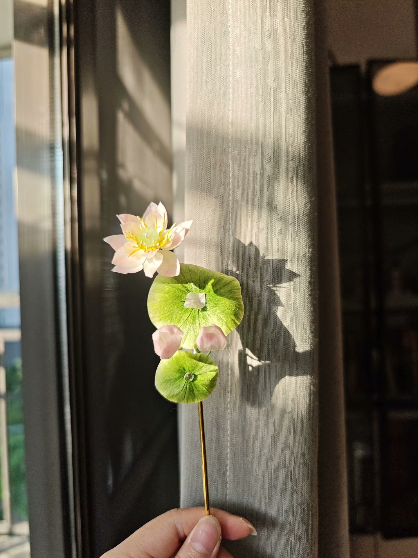 Handmade Ronghua Lotus Hairpin - Lifelike Botanical Hair Accessory