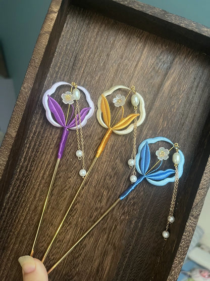 Handmade Chanhua fan - shaped hairpins in purple, gold, and blue with pearl and chain decorations