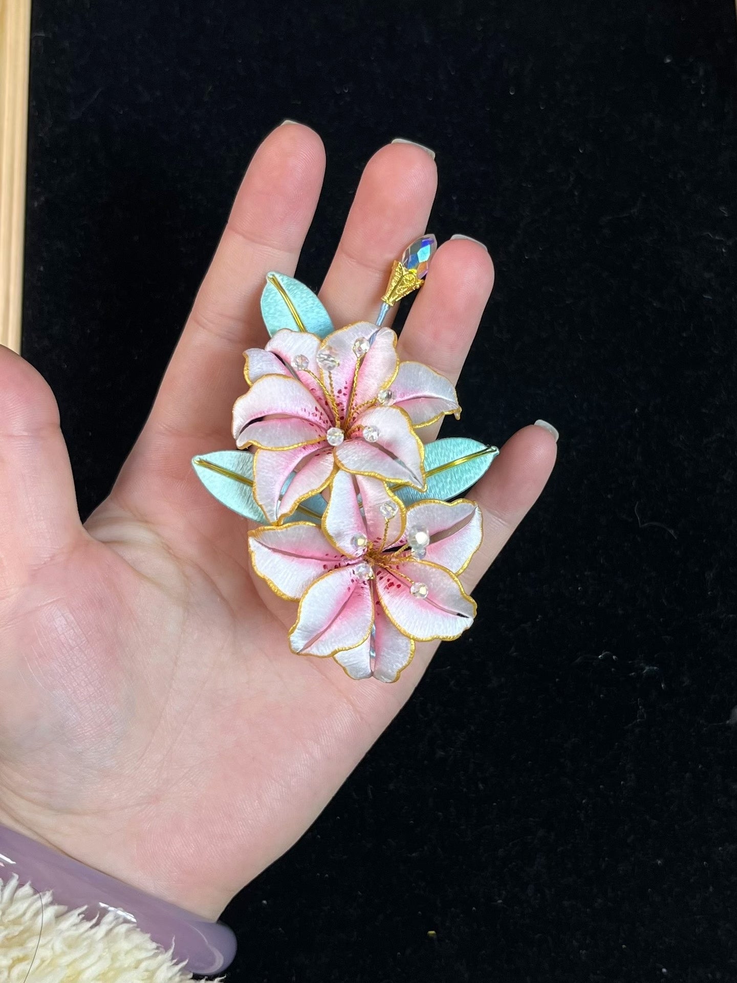 Handmade Chanhua lily - shaped hairpin with pink petals and blue leaves-3