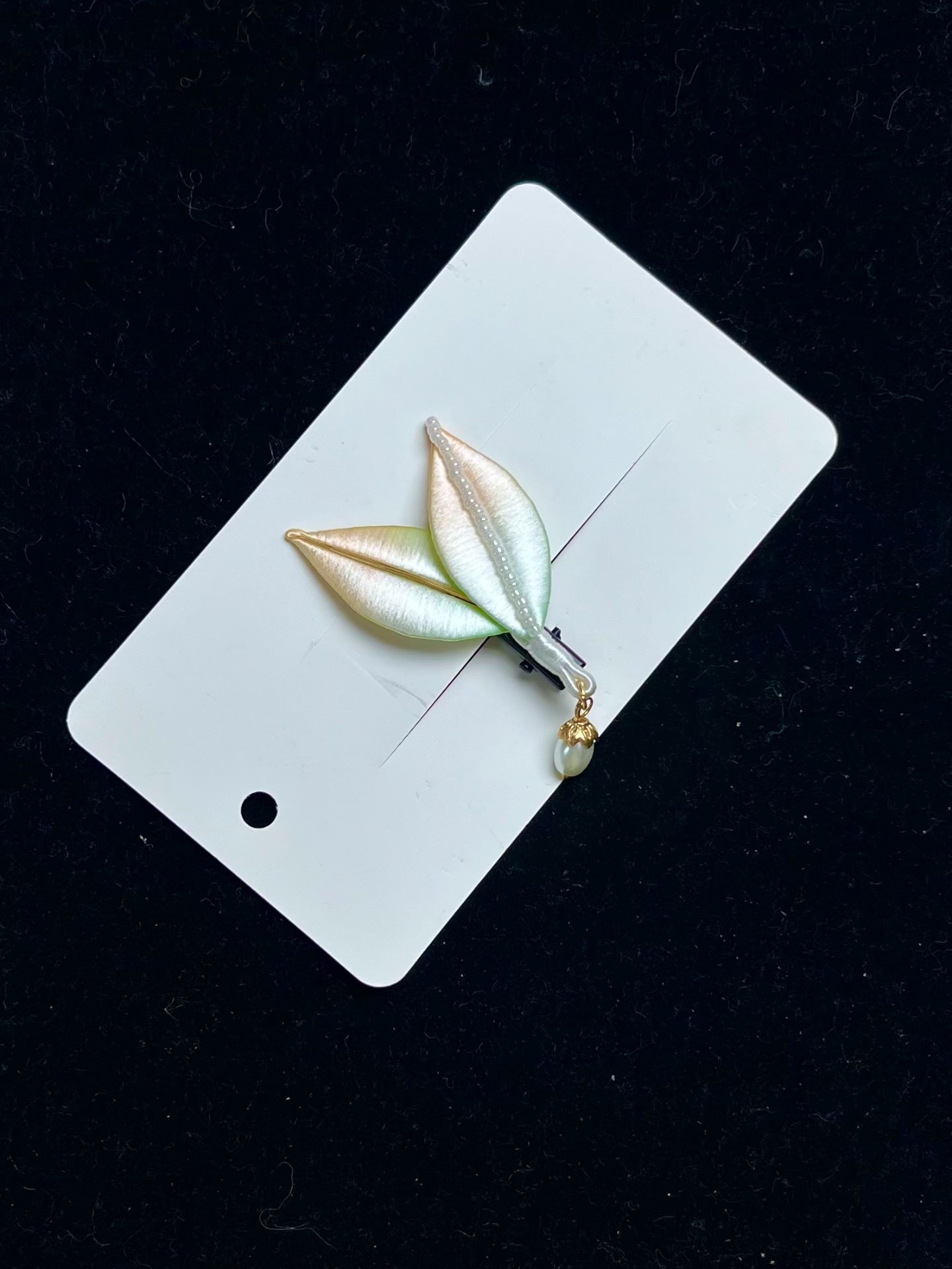 Handmade Chanhua leaf - shaped hair clips with pastel colors and hanging pearls-2