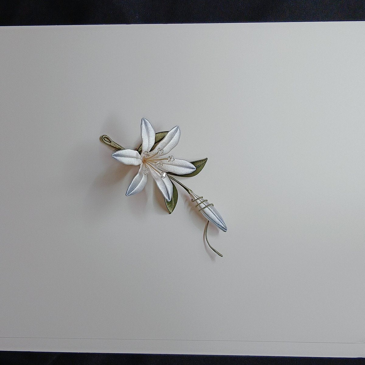 Handmade Thread-Wrapped Lily and Daylily Brooch - Chanhua Floral Jewelry