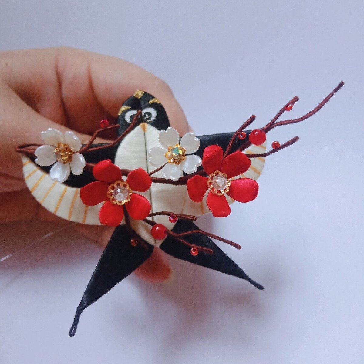 Handmade Thread-Wrapped Swallow Kite Brooch - Artisanal Chanhua Flying Swallow Accessory