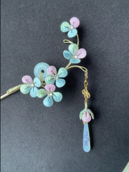 A handmade Chanhua hydrangea - styled hairpin with pastel - colored petals and a tassel-2