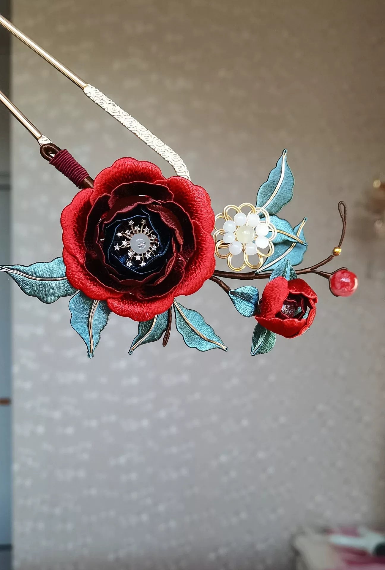 A beautiful black - red gradient peony handmade Chanhua hairpin with leaves and beads-4