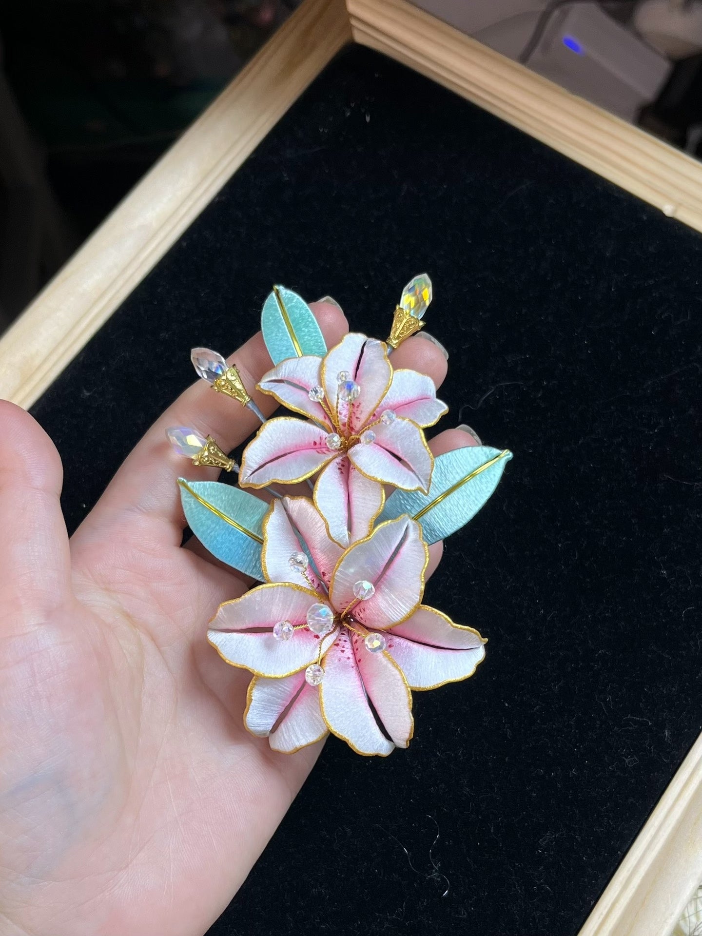 Handmade Chanhua lily - shaped hairpin with pink petals and blue leaves-5