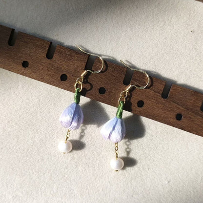 Orecchini pendenti Ronghua a bocciolo viola fatti a mano - Orecchini pendenti artigianali floreali in seta