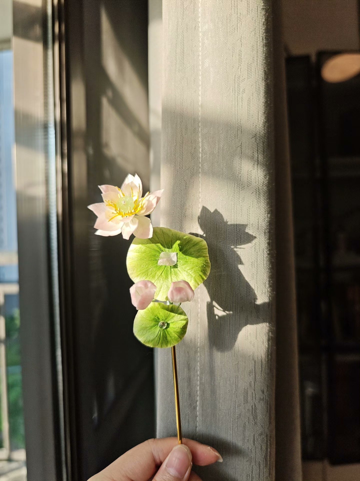 Handmade Ronghua Lotus Hairpin - Lifelike Botanical Hair Accessory
