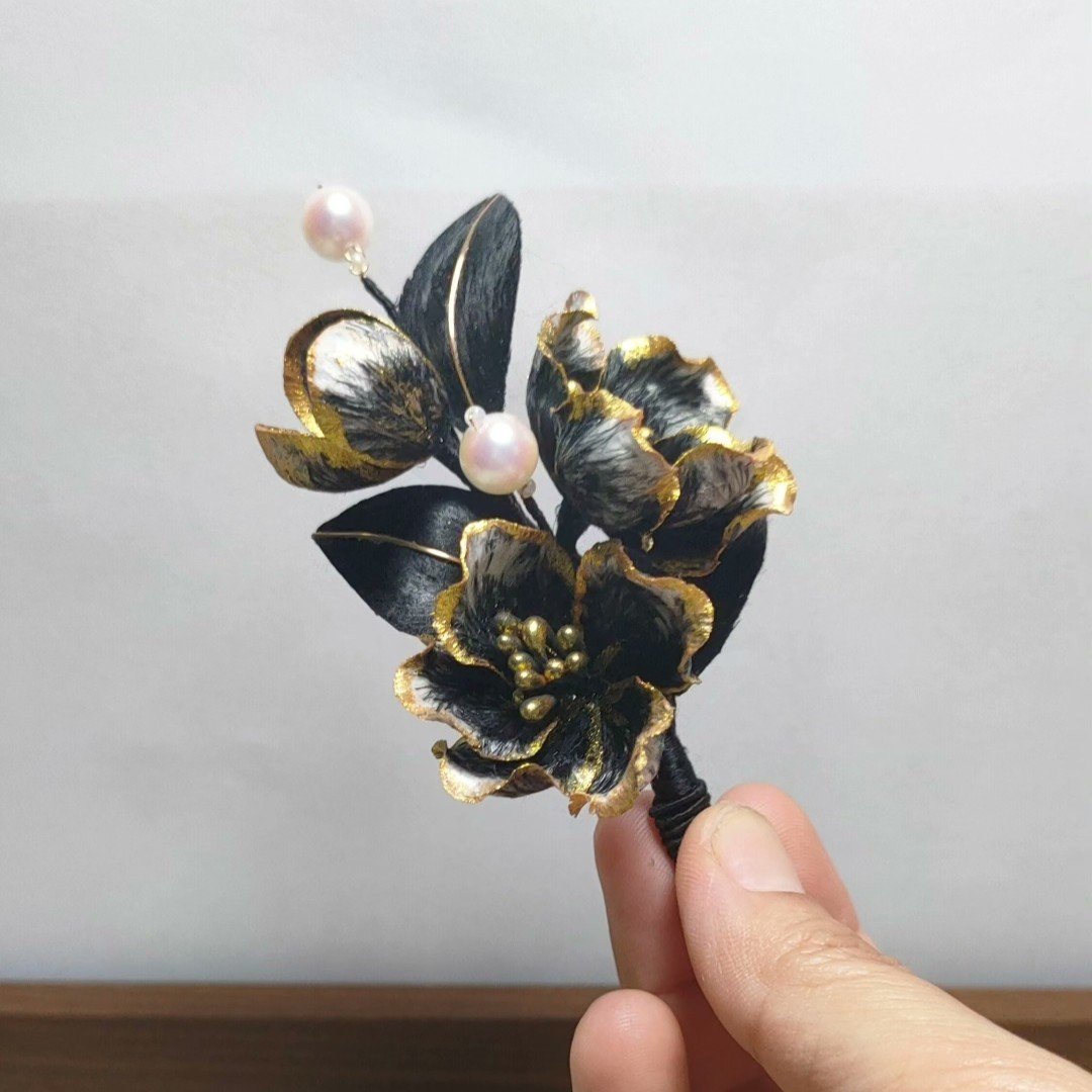 Fermaglio Ronghua Fatto a Mano Nero e Oro - Accessorio Artigianale per Capelli in Seta Floreale